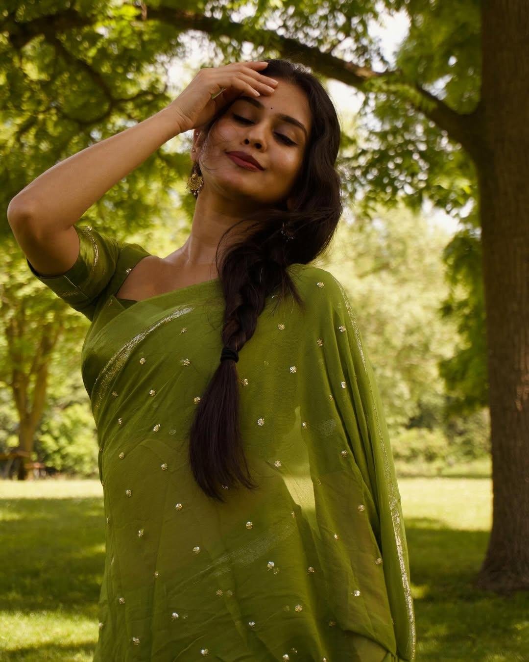 Pure Viscose Georgette Saree with Satin Border | New-Trend Designer Wear 🪷