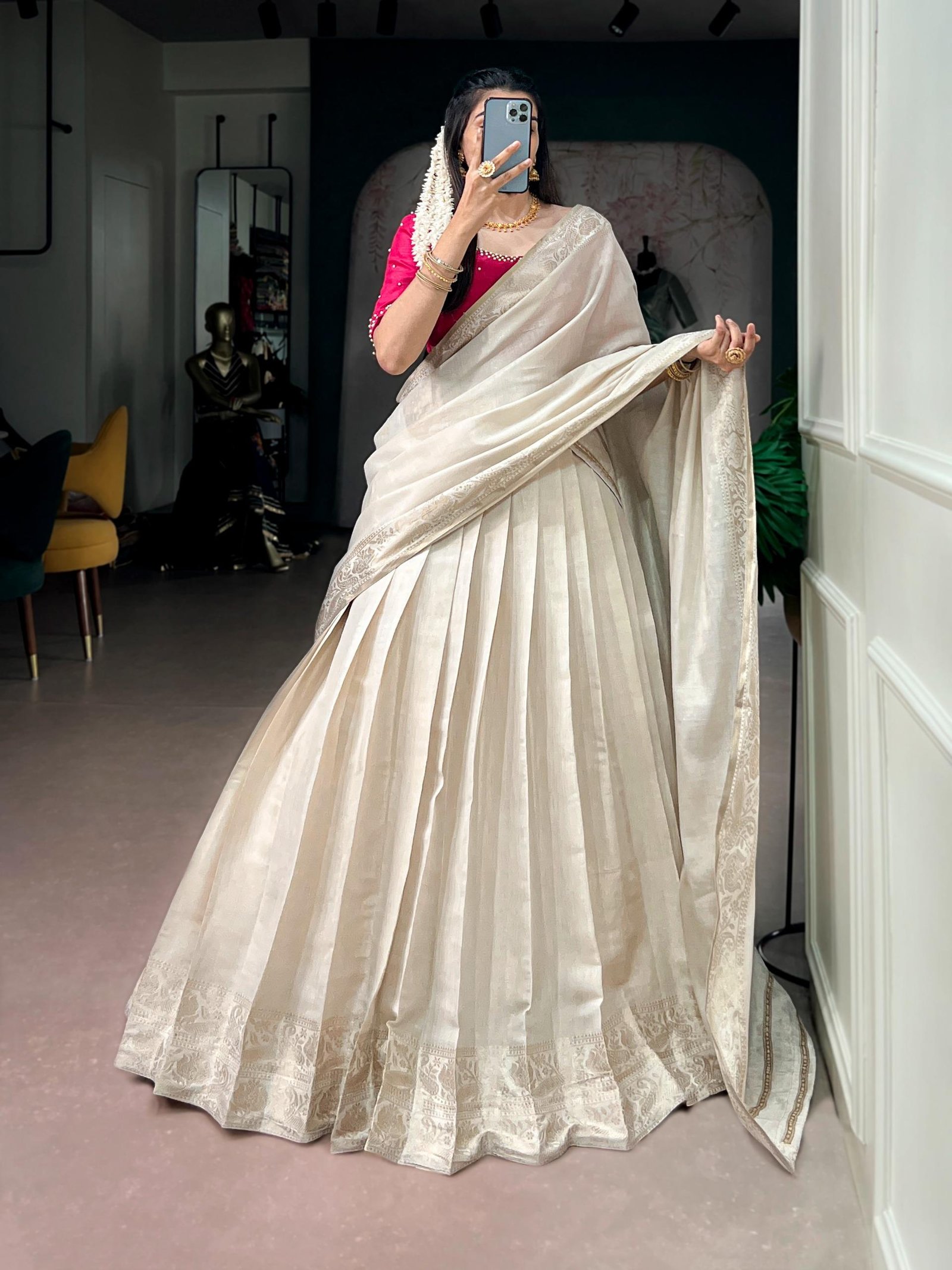 Onakkodi Semi stitched Halfsaree